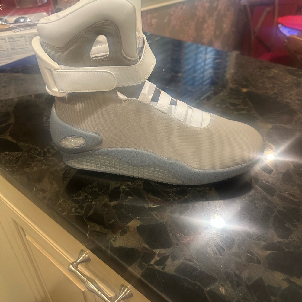 “Back to The Future Part II” light up High-Top Sneakers in White and Gray